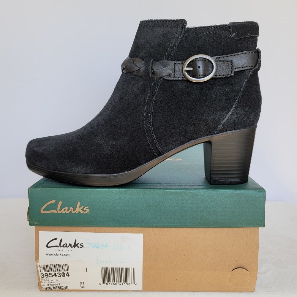 CLARKS Bendables Suede Booties- Women's Size 9.5M - Black color⭐